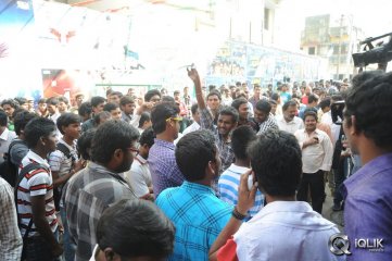 1 Nenokkadine Hungama at RTC Cross Roads